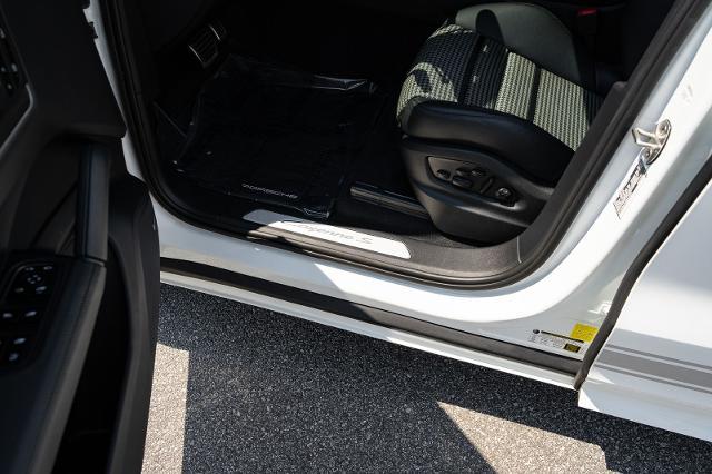 2024 Porsche Cayenne E-Hybrid S