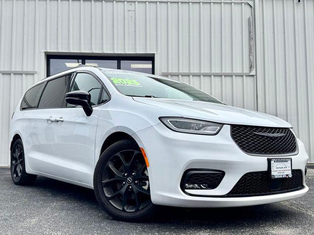 2025 Chrysler Pacifica Limited for sale in Highland, IN
