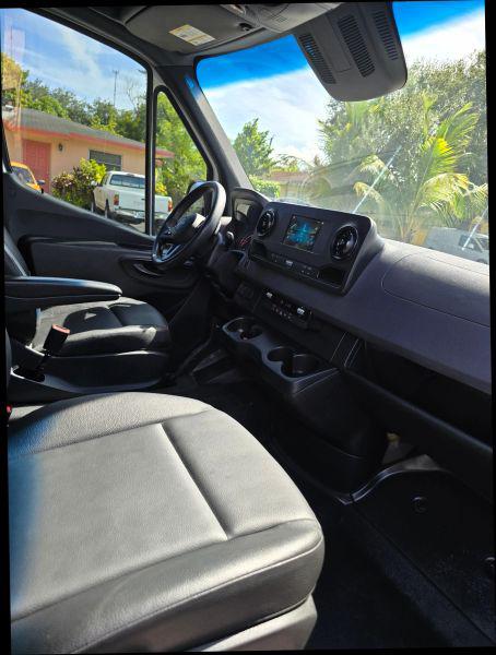 2021 Freightliner Sprinter High Roof I4