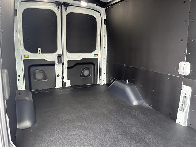 2026 Ford Transit Cargo Van T-250 148 Med Rf 9150 GVWR AWD