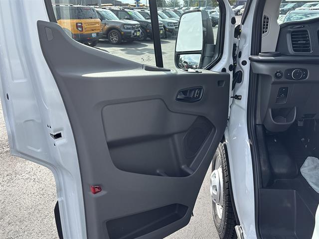 2026 Ford Transit Cargo Van T-250 148 Med Rf 9150 GVWR AWD