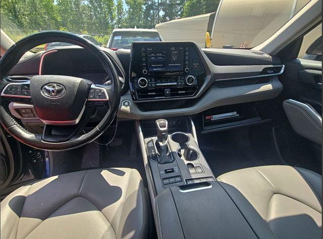 2022 Toyota Highlander XLE - Photo 8