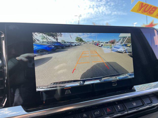 2025 GMC Sierra 1500 2WD Crew Cab Short Box SLT