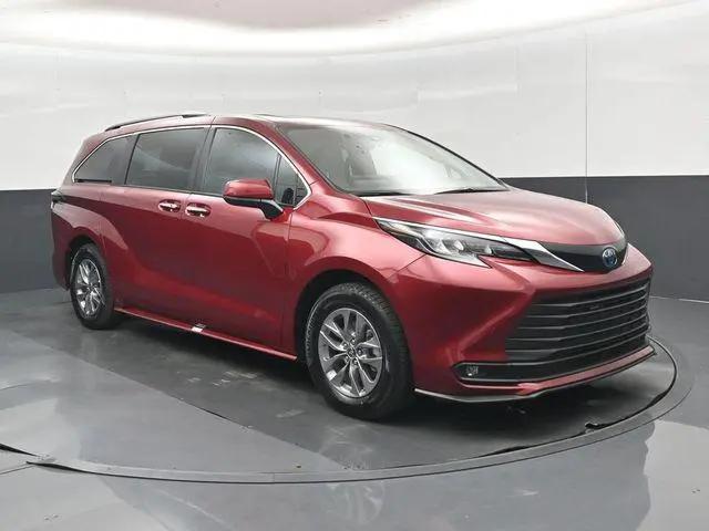2025 Toyota Sienna XLE for sale in Tulsa, OK