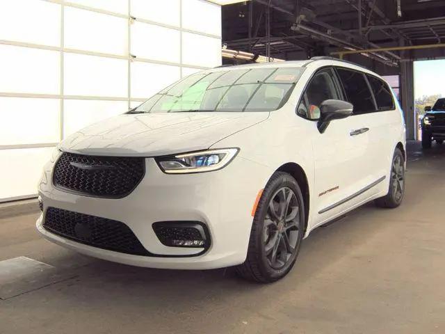 2024 Chrysler Pacifica Touring L for sale in Fremont, MI