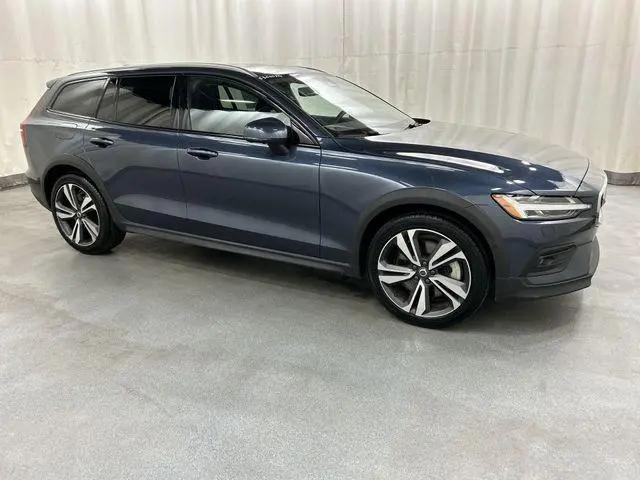 2025 Volvo V60 Cross Country Plus, B5 AWD Gas mild hybrid for sale in Waterbury, CT