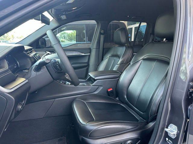 2025 Jeep Grand Cherokee Limited 4x2