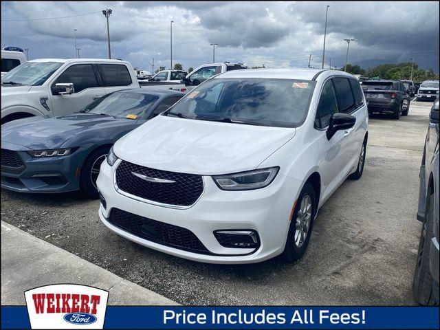2025 Chrysler Pacifica Select for sale in Lake Wales, FL
