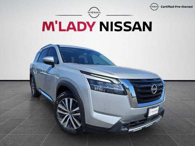 2022 Nissan Pathfinder Platinum 4WD for sale in Crystal Lake, IL