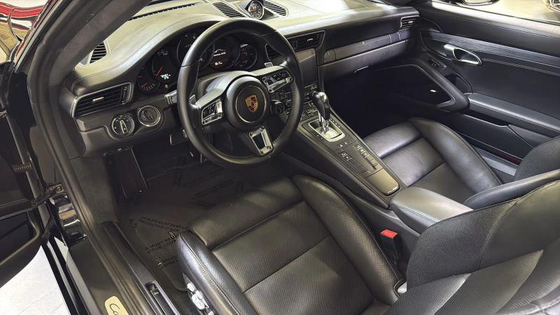 2018 Porsche 911 Carrera GTS