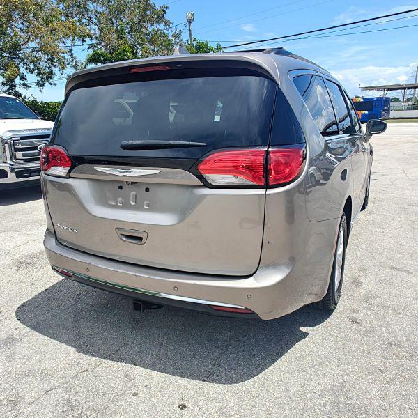 2017 Chrysler Pacifica Touring-L