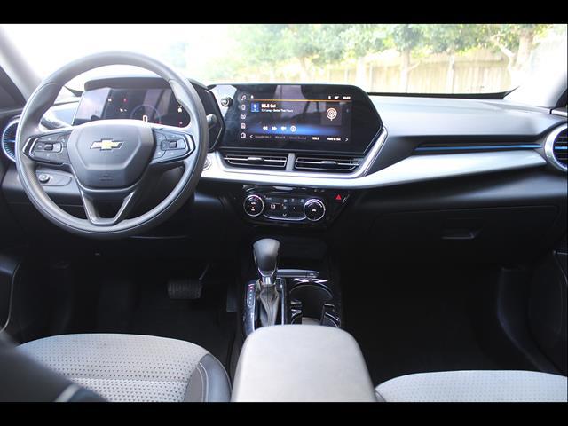 2025 Chevrolet Trax FWD LT