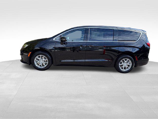 2027 Chrysler Pacifica LX