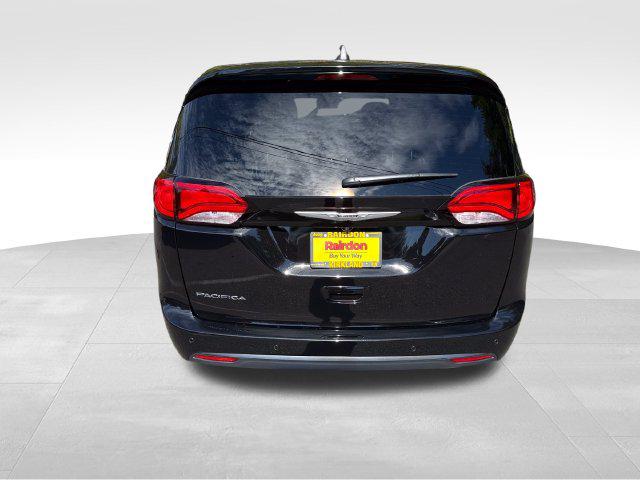 2027 Chrysler Pacifica LX