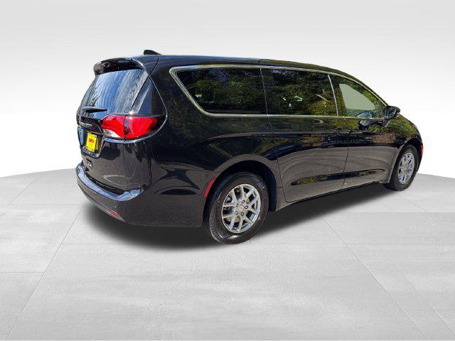 2027 Chrysler Pacifica LX