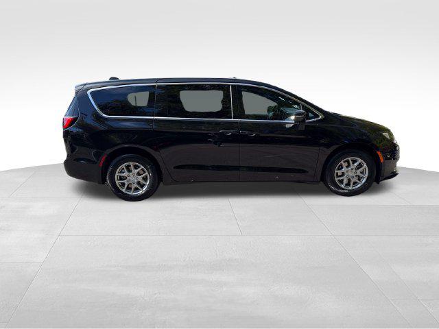 2027 Chrysler Pacifica LX