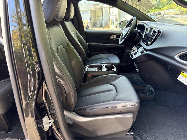 2027 Chrysler Pacifica LX
