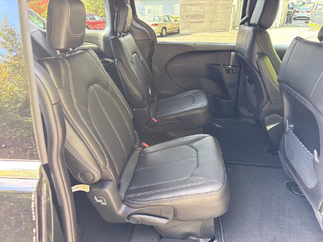 2027 Chrysler Pacifica LX