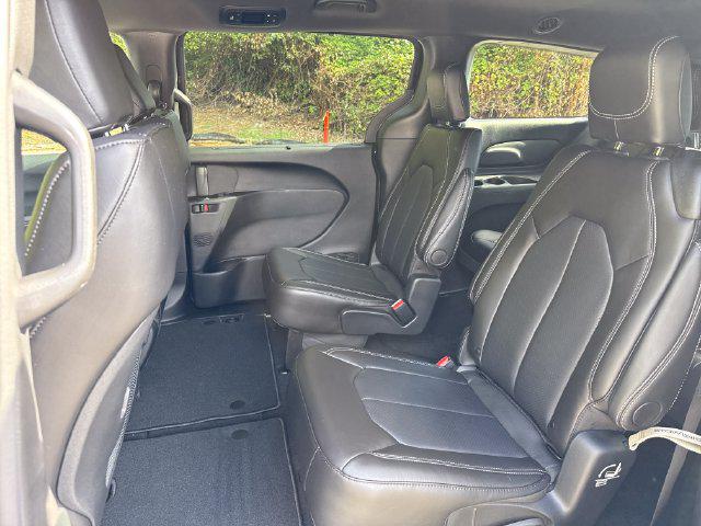 2027 Chrysler Pacifica LX