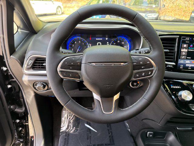 2027 Chrysler Pacifica LX