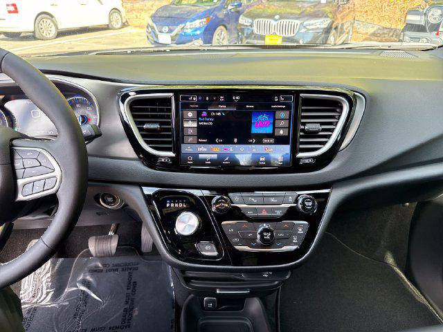 2027 Chrysler Pacifica LX