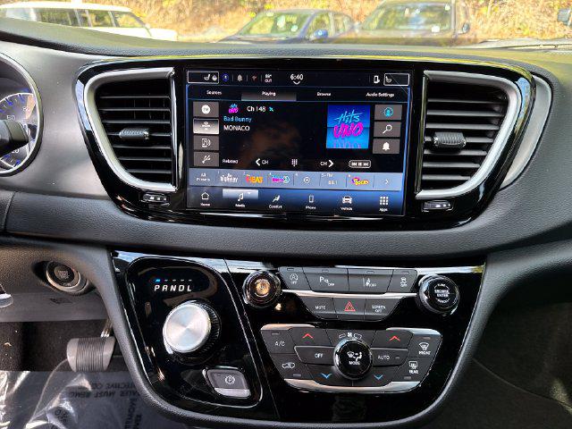 2027 Chrysler Pacifica LX