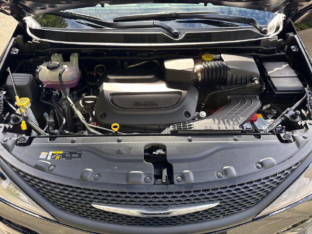 2027 Chrysler Pacifica LX