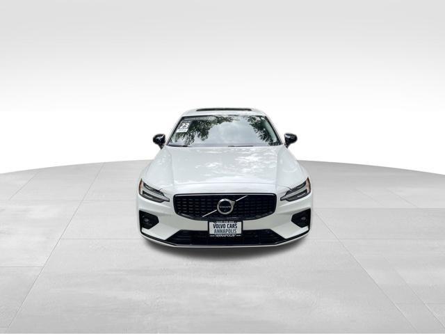 2023 Volvo S60 B5 Plus Dark Theme