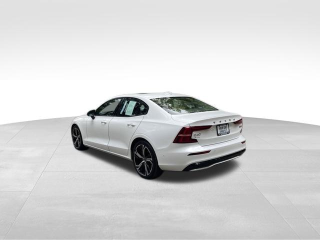 2023 Volvo S60 B5 Plus Dark Theme