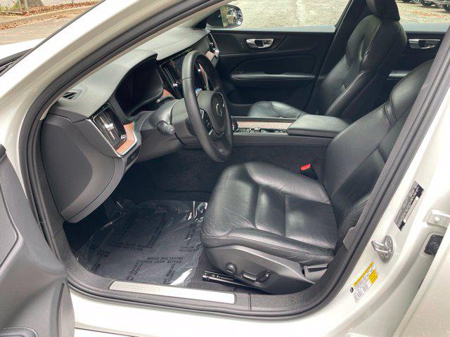 2023 Volvo S60 B5 Plus Dark Theme
