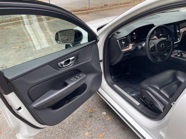 2023 Volvo S60 B5 Plus Dark Theme