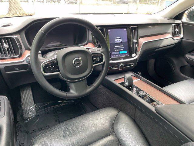 2023 Volvo S60 B5 Plus Dark Theme