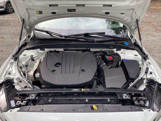 2023 Volvo S60 B5 Plus Dark Theme