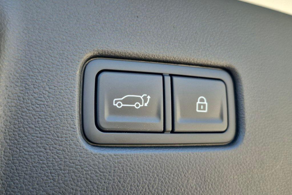 New 2026 White Hyundai Blue SEL 7P image 8