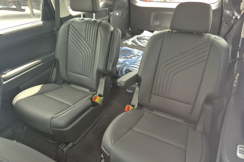 New 2026 White Hyundai Blue SEL 7P image 16