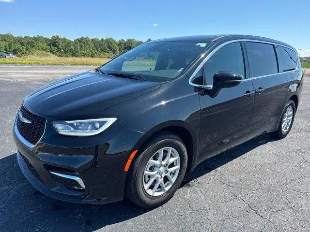 2025 Chrysler Pacifica Select for sale in Defiance, OH