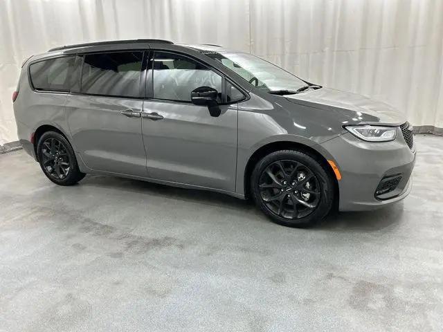 2025 Chrysler Pacifica Limited for sale in Waterbury, CT