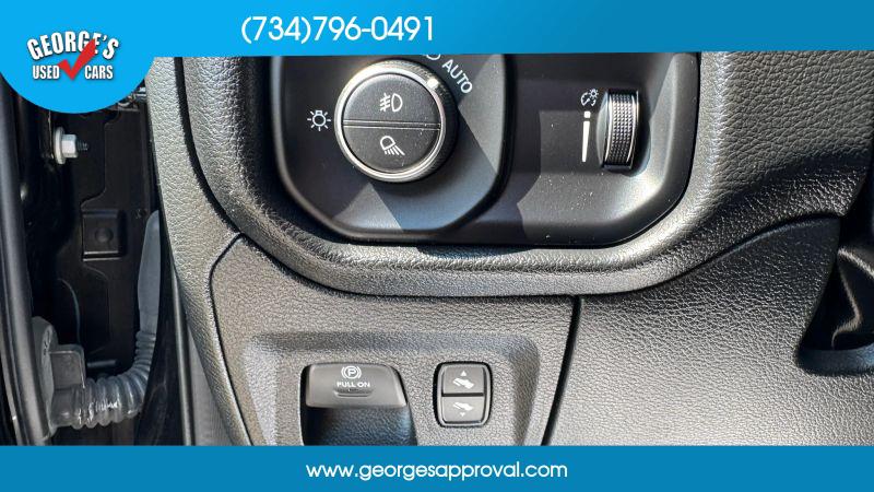 2022 Ram 1500 Big Horn Crew Cab 4x4 57 Box