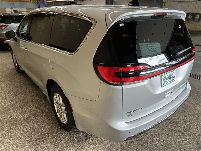 2024 Chrysler Pacifica Touring