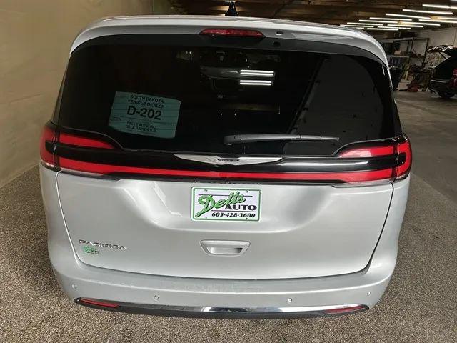 2024 Chrysler Pacifica Touring