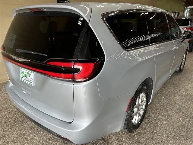 2024 Chrysler Pacifica Touring