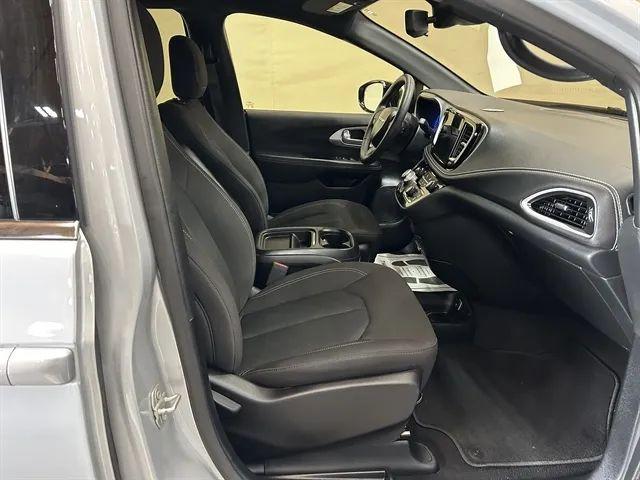 2024 Chrysler Pacifica Touring