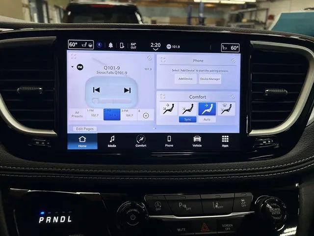 2024 Chrysler Pacifica Touring
