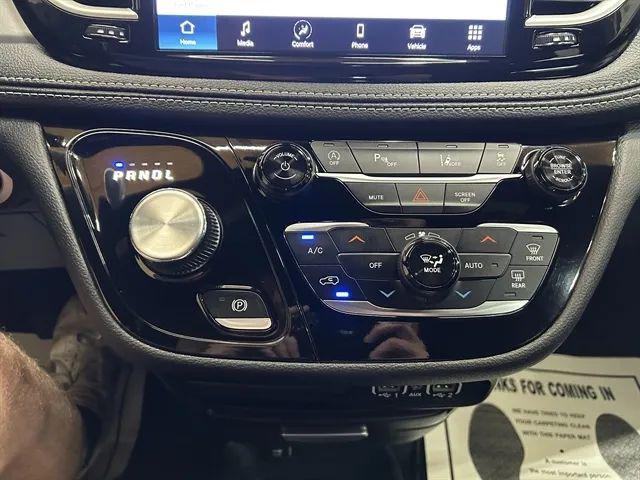 2024 Chrysler Pacifica Touring