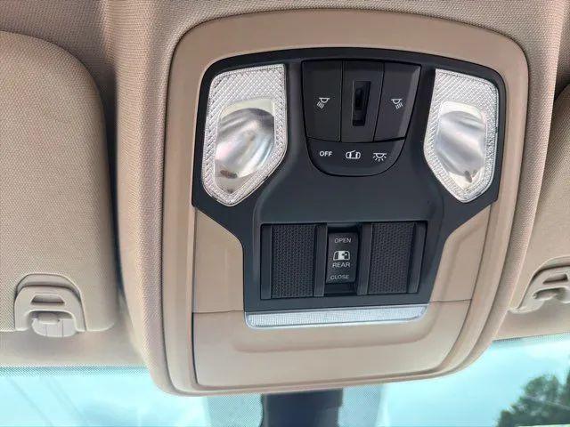 2019 Ram 1500 Big Horn/Lone Star Crew Cab 4x4 57 Box