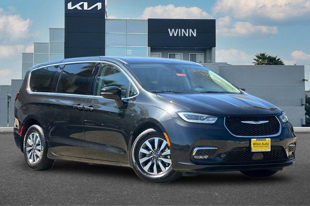 2023 Chrysler Pacifica Hybrid Touring L