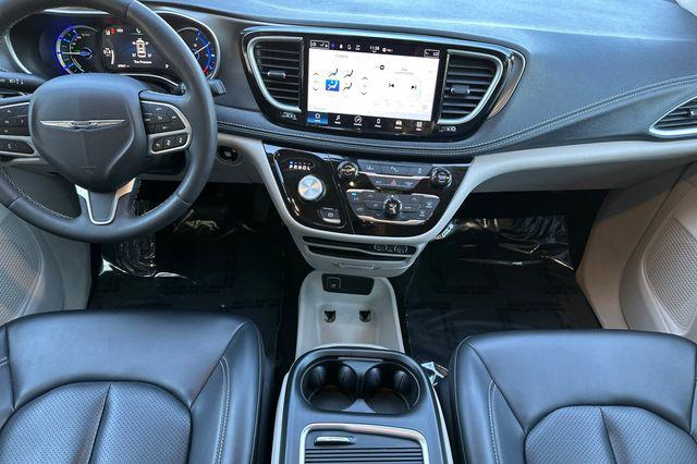 2023 Chrysler Pacifica Hybrid Touring L