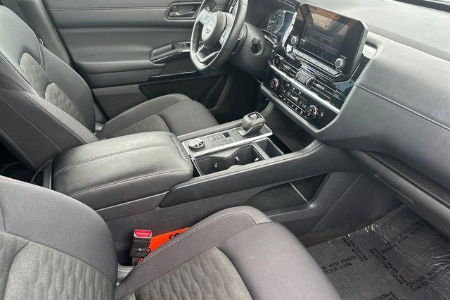 2025 Nissan Pathfinder SV 4WD