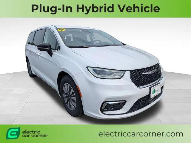2024 Chrysler Pacifica Hybrid Select for sale in Farmington, NY