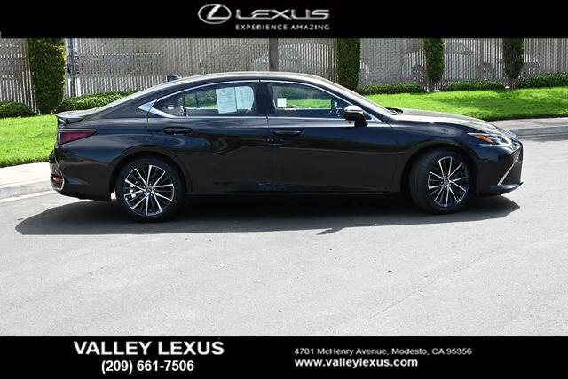 2025 Lexus ES 300h 300h
